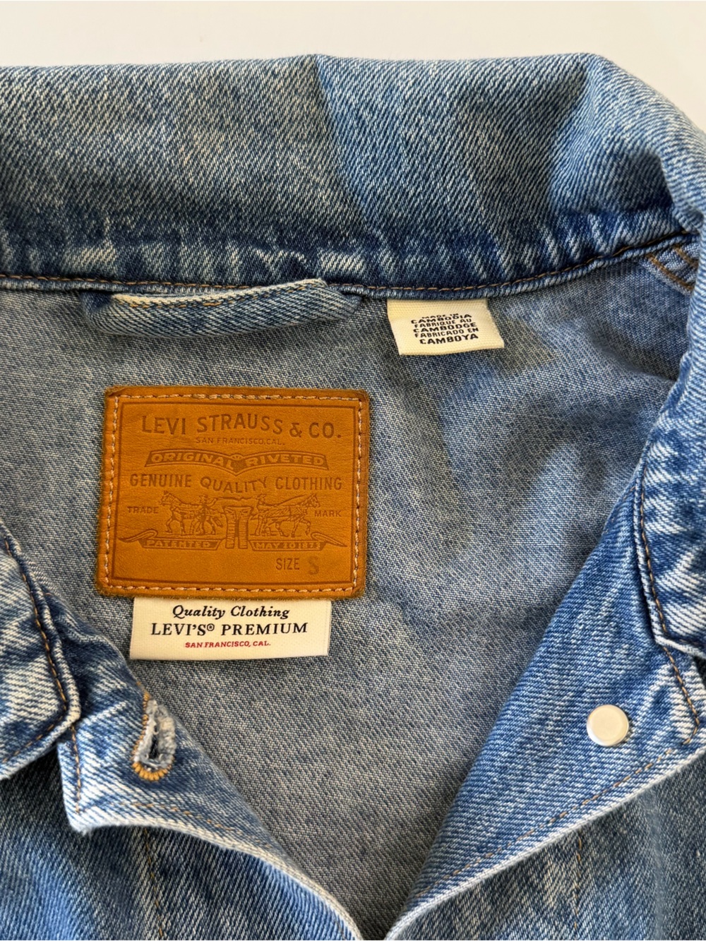 Levi’s Premium Jacket Womens Small 90s Trucker Oversized Soft Denim - Picture 6 of 11